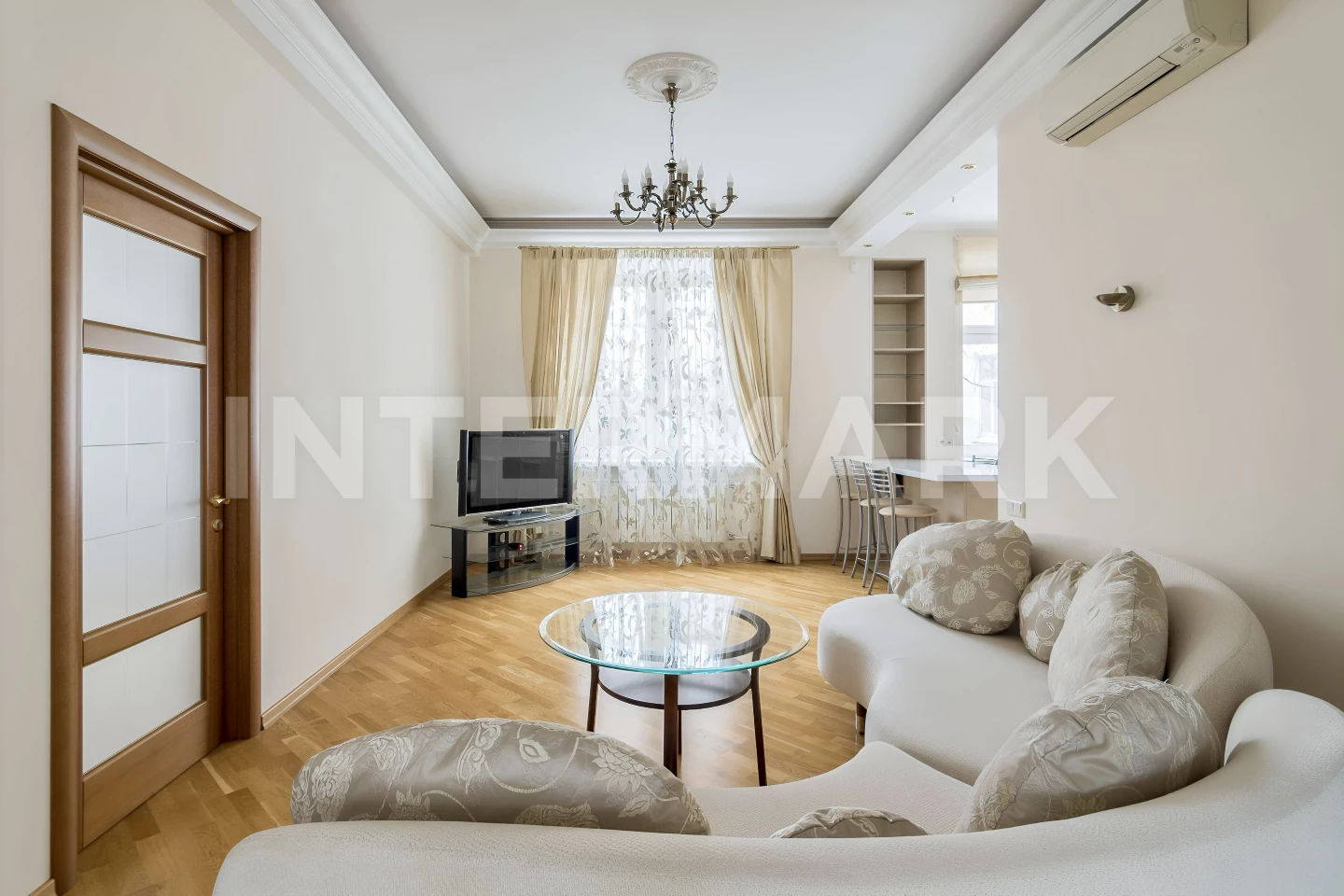 Снять в аренду Квартира, 4 комнаты  Малая Бронная улица, 36, Фото 1