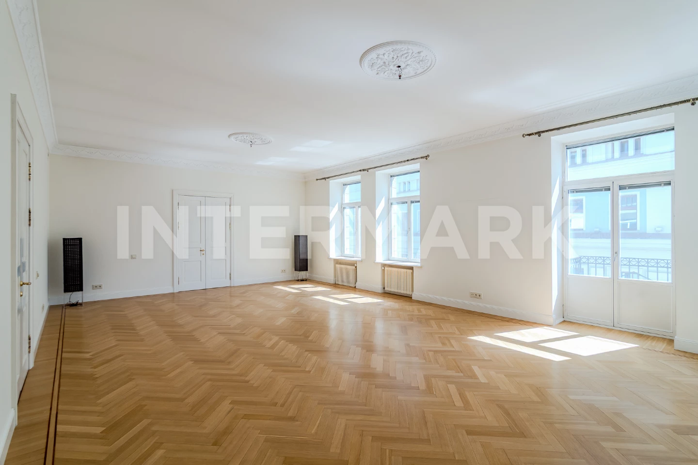 Снять в аренду Квартира, 4 комнаты  Романов переулок, 5, Фото 1