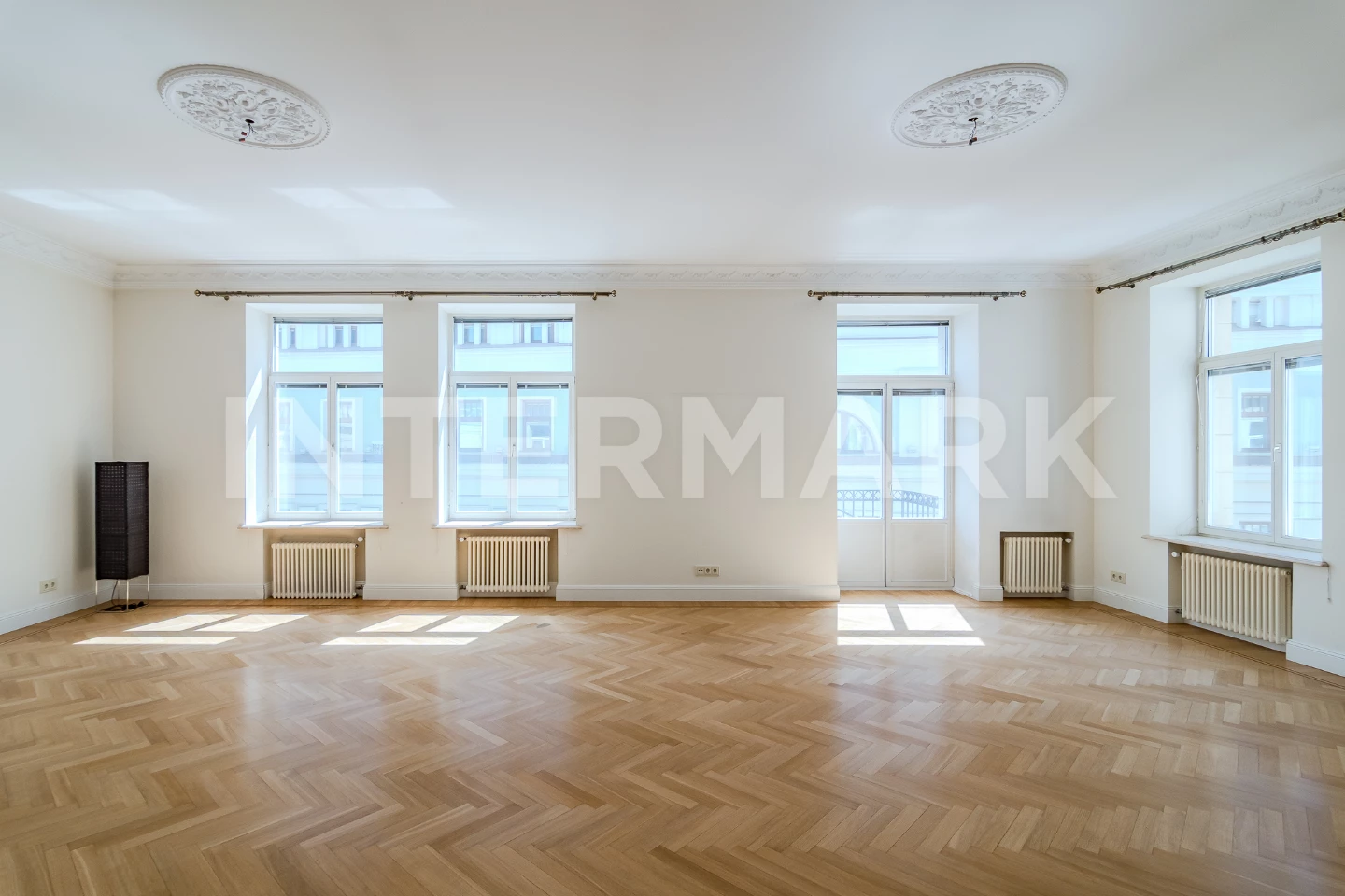 Снять в аренду Квартира, 4 комнаты  Романов переулок, 5, Фото 1