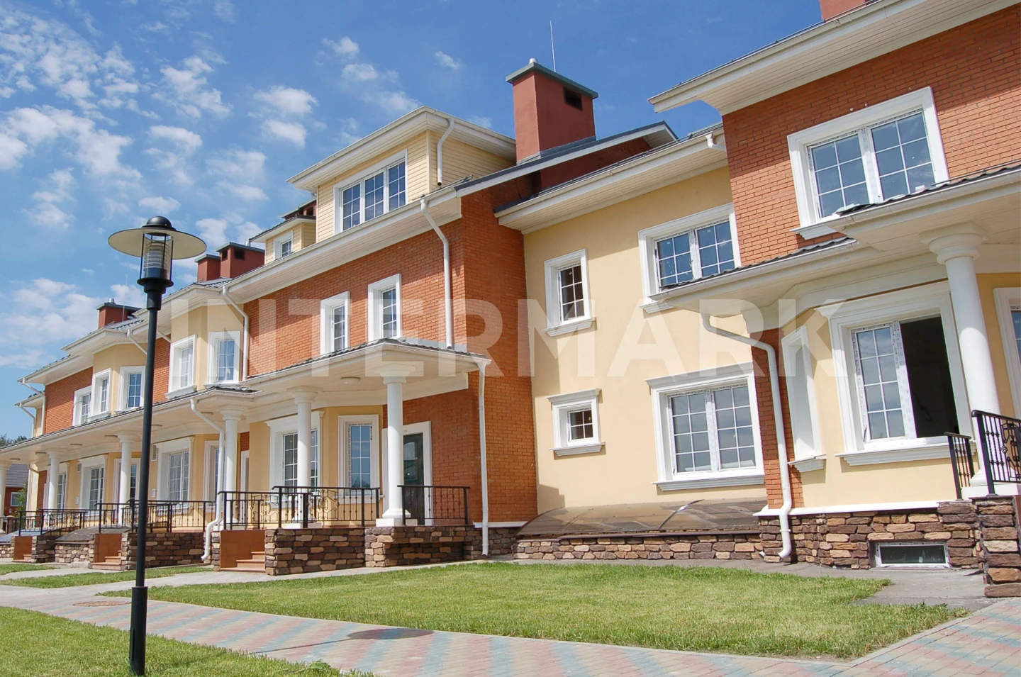 Снять в аренду Таунхаус, 7 комнат  Резиденция Ангелово, Фото 1