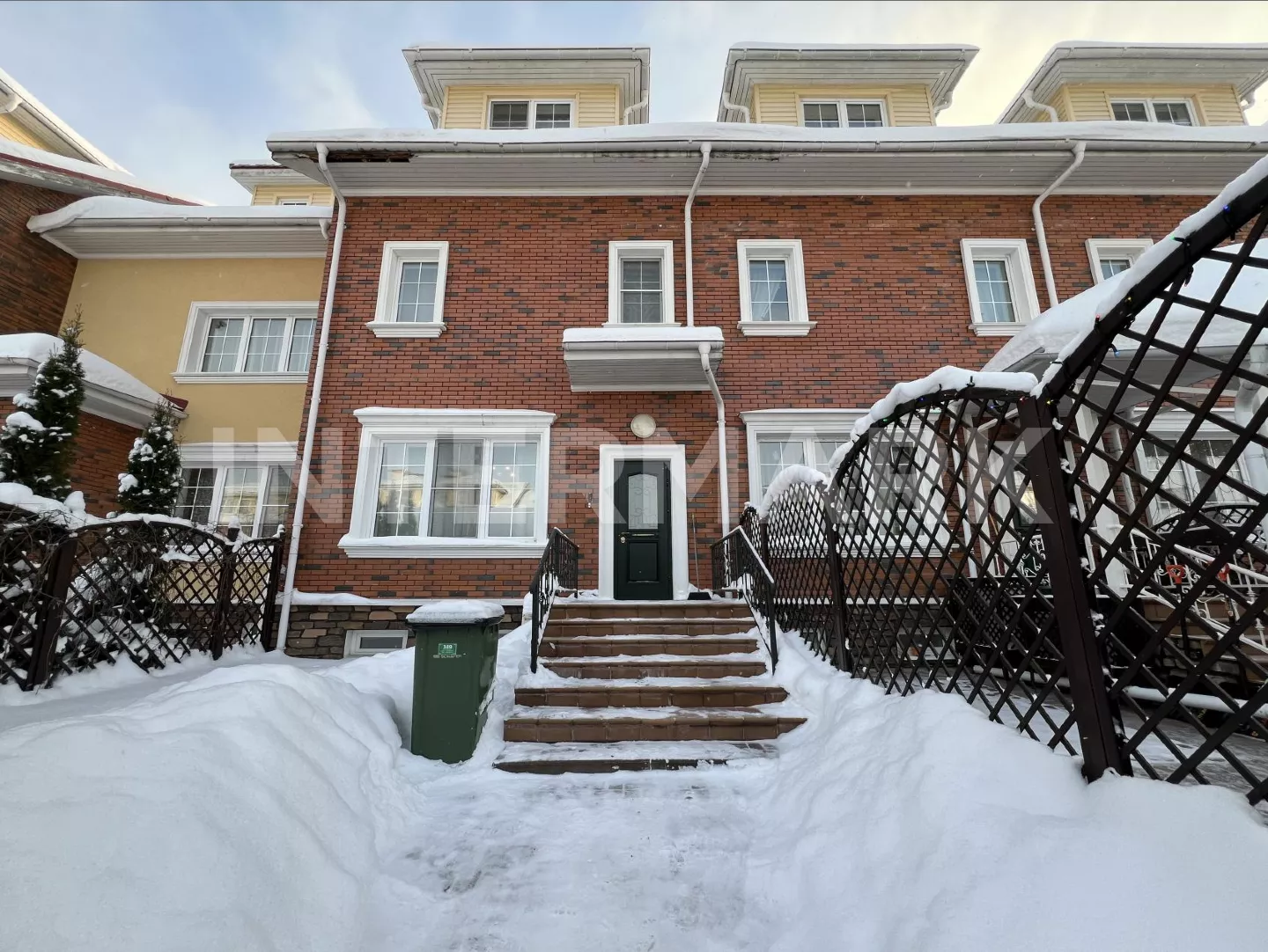 Снять в аренду Таунхаус, 5 комнат  Резиденция Ангелово, Фото 1