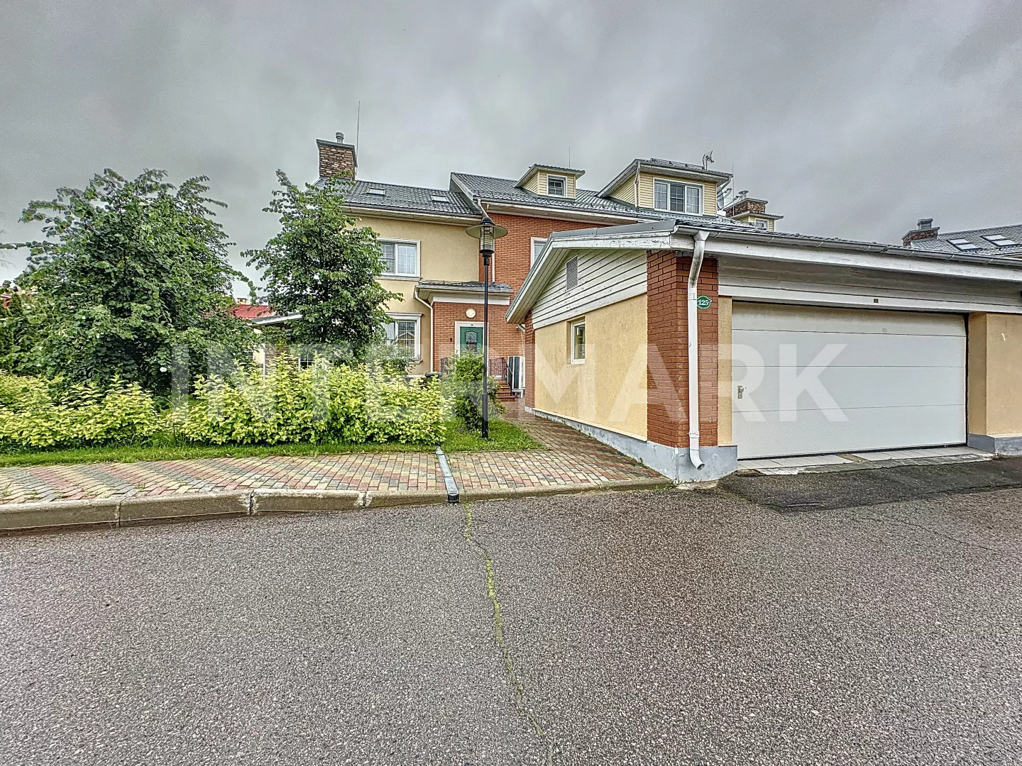 Снять в аренду Таунхаус, 8 комнат  Резиденция Ангелово, Фото 1