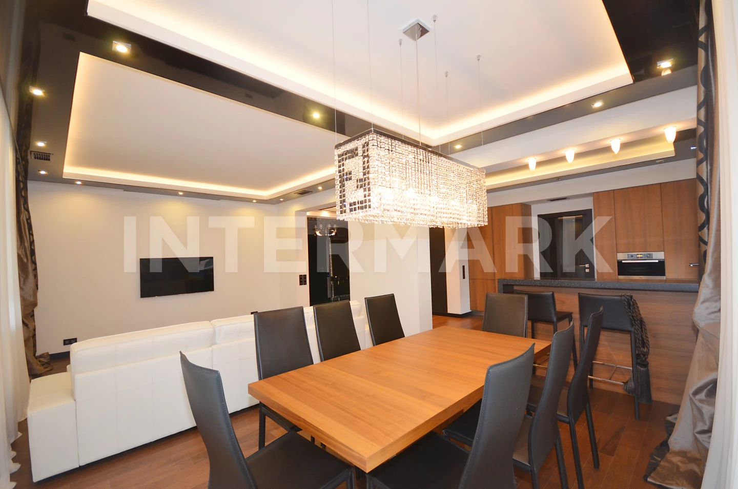 Rent Apartment, 3 rooms Residential complex Alye Parusa Aviatsionnaya Street, 77, Photo 1