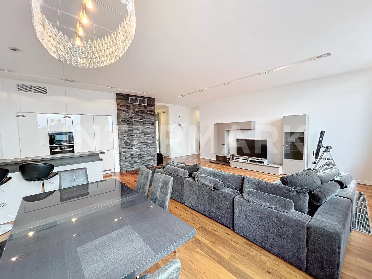 Снять в аренду Квартира, 4 комнаты ЖК Дом на Мосфильмовской Мосфильмовская улица, 8, Фото 1