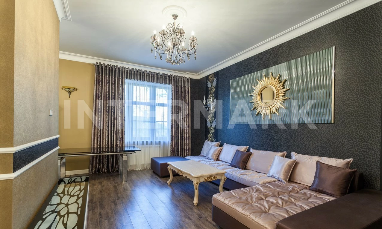 Bokira qizni porno yulduz tutdi.