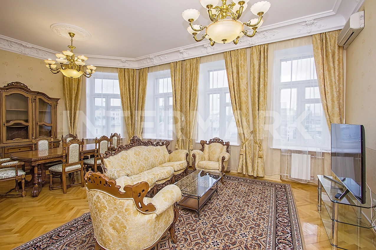 Снять в аренду Квартира, 5 комнат  улица Петровка, 17, стр. 1, Фото 1