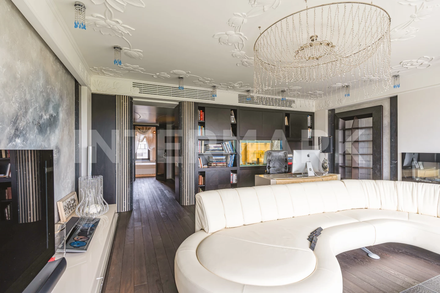 Interns aktrisasi Yuliya Nazarenkodan Rita yalangoch