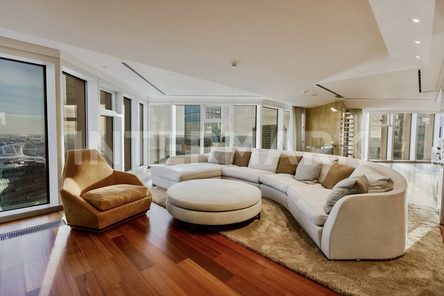 Снять в аренду Квартира, 3 комнаты  1-й Красногвардейский проезд, 15, Фото 1