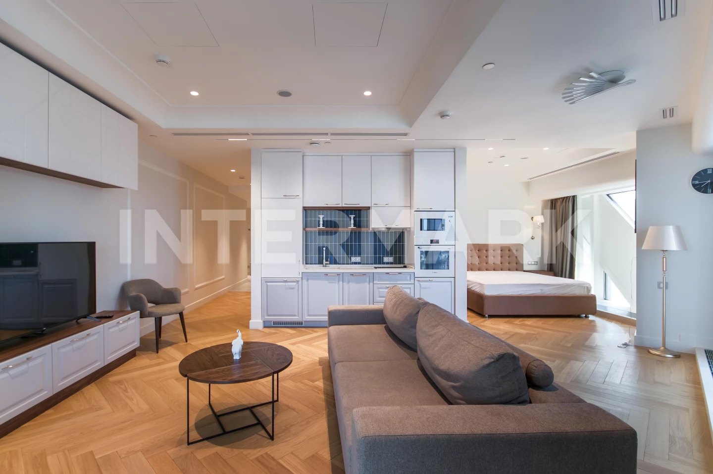 Снять в аренду Квартира, 2 комнаты  1-й Красногвардейский проезд, 15, Фото 1