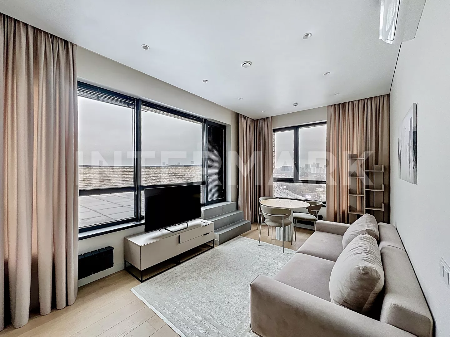 Снять в аренду Квартира, 3 комнаты  улица Нижние Мнёвники, 9, Фото 1