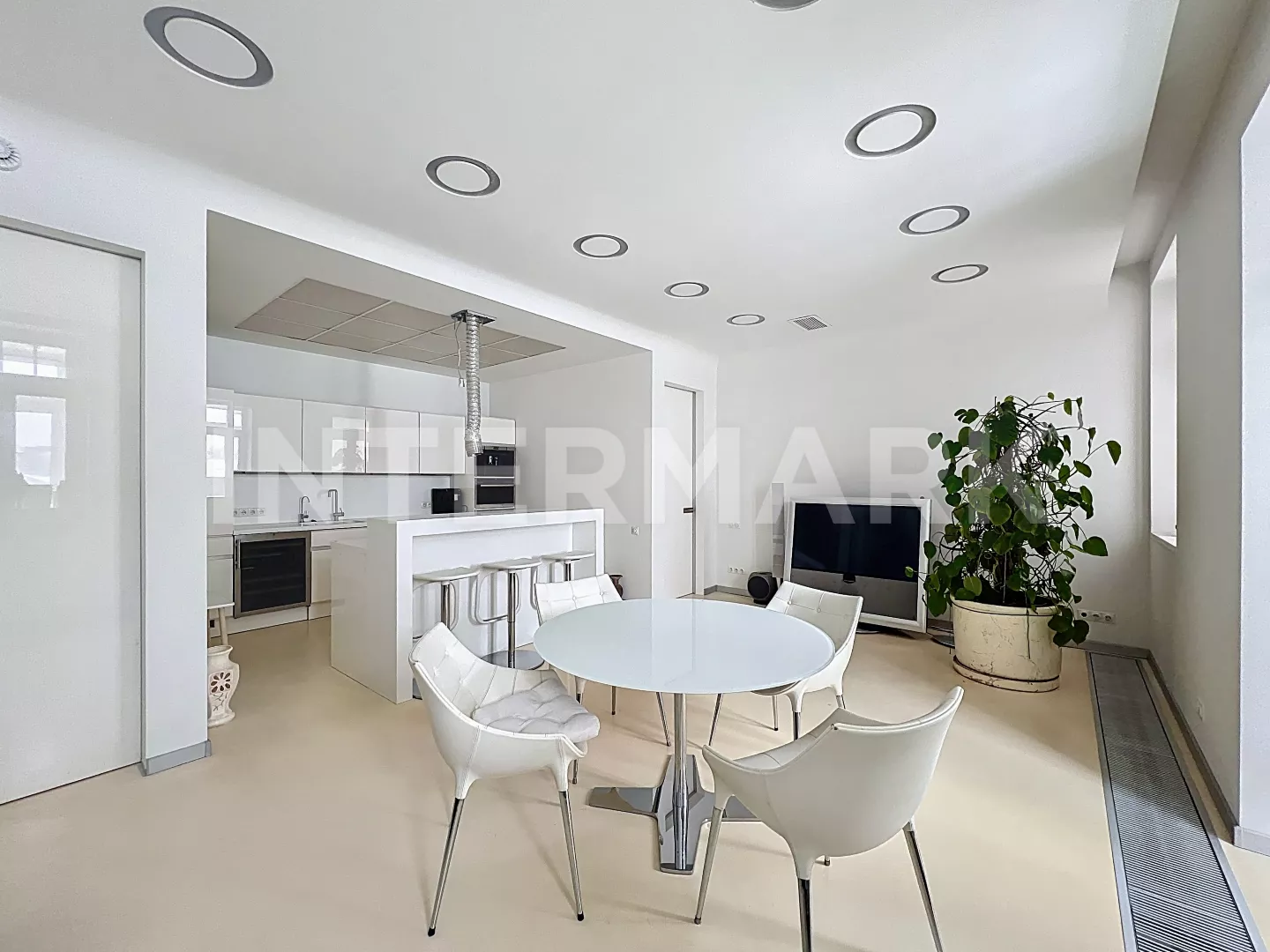 Rent Apartment, 4 rooms  Milyutinsky Lane, 3, Photo 1