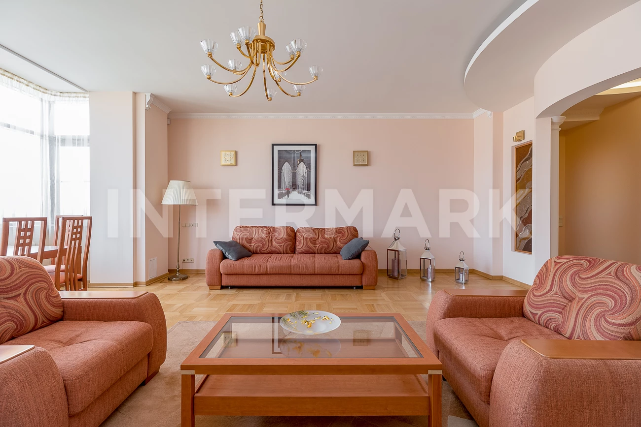 Снять в аренду Квартира, 4 комнаты  улица Заморёнова, 21, Фото 1