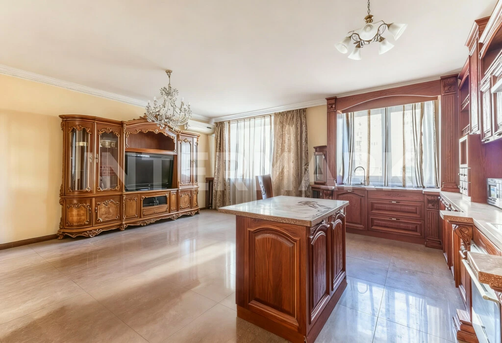 Квартира, 3 комнаты &nbsp; улица Покрышкина, 8, Фото 1