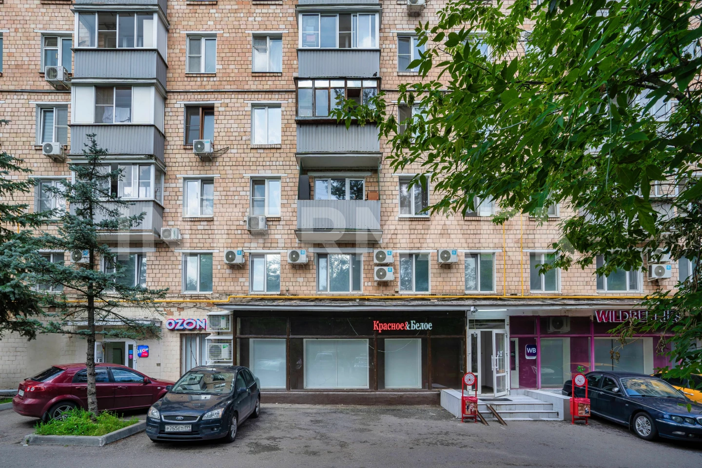  Красное и Белое у м.Верхние котлы Москва, Варшавское шоссе, 18к2, Фото 1