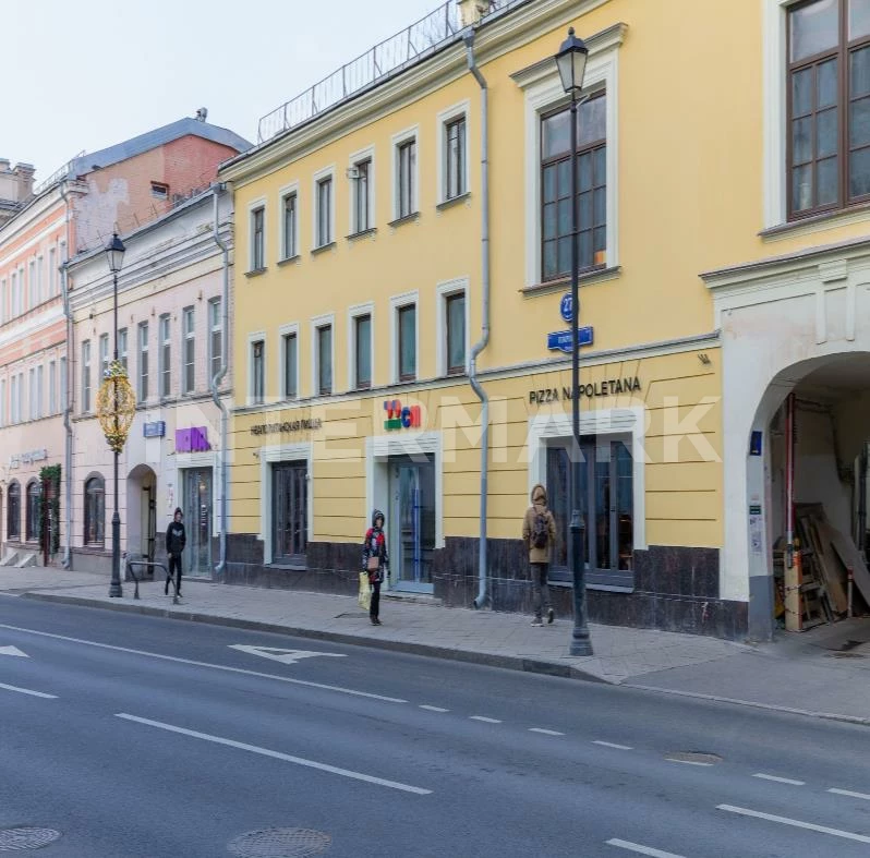 Снять в аренду  Ритейл у м. Курская Москва, улица Покровка, 25с1, Фото 1